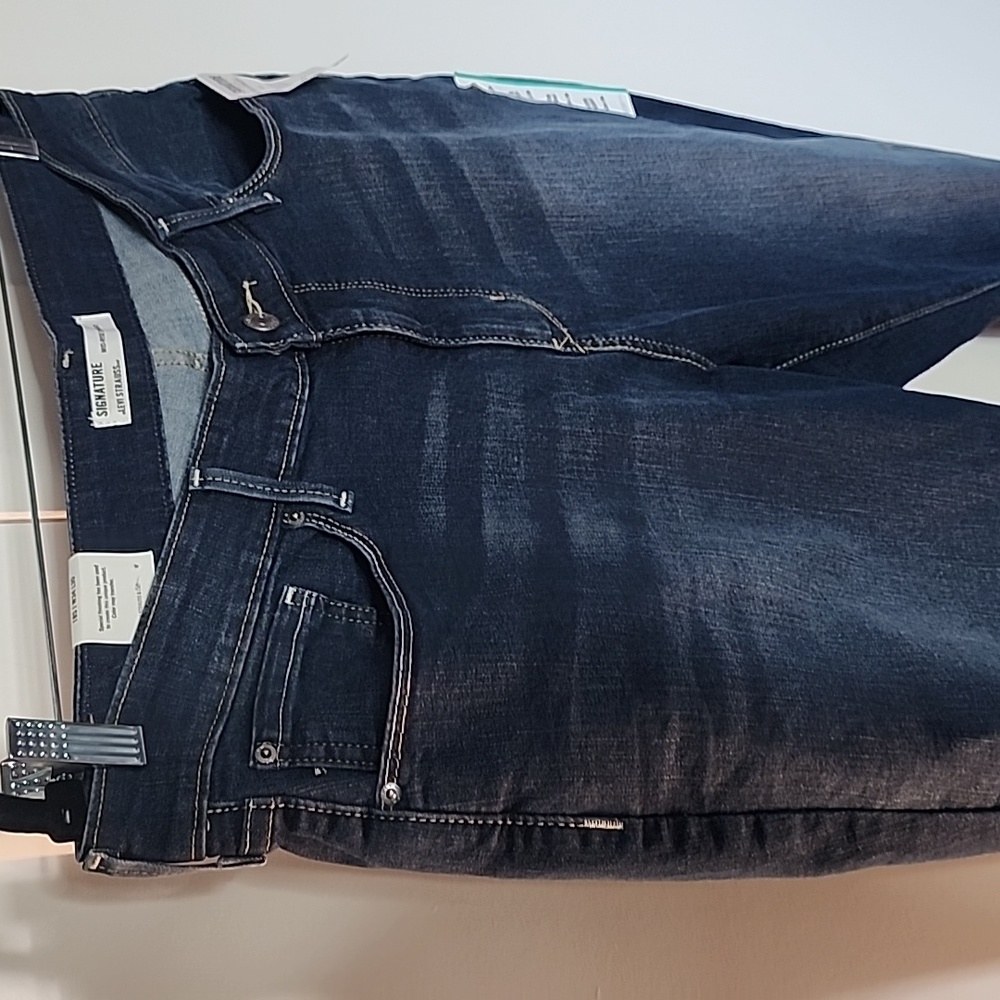 Levi Strauss Jeans - Picture 5 of 13